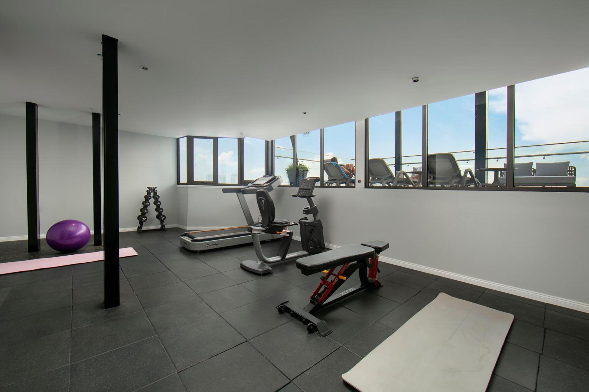 梅德镇老城区酒店 河内 外观 照片 The gym at the 1001 apartment complex